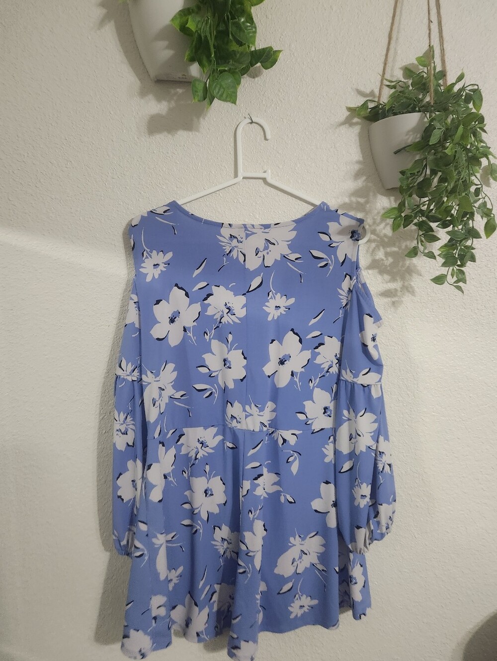 Cato Blue Floral Cold-Shoulder V-Neck Blouse - Picture 6 of 7